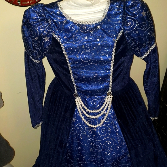 GIRLS Size 7 beautiful winter dress - Picture 2 of 9